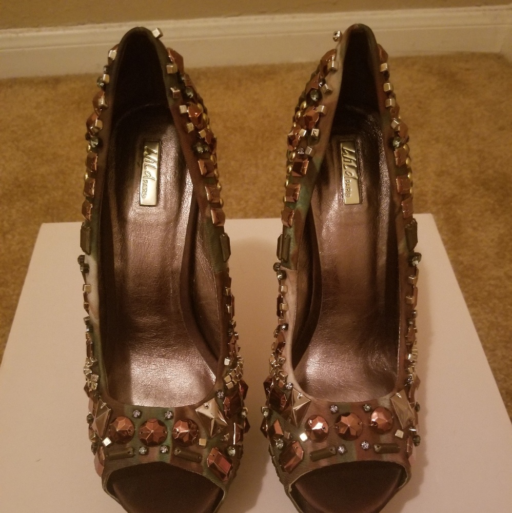 Studded Camo platform heel